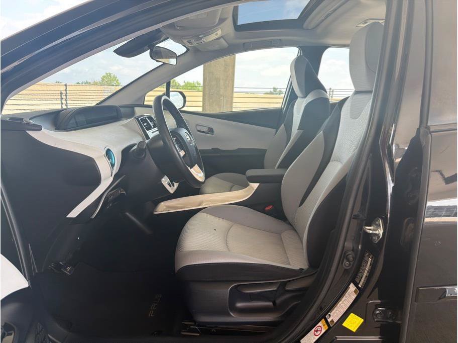 Used 2016 Toyota Prius Three FWD image 10