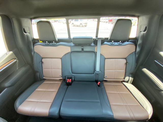 Used 2024 Chevrolet Silverado 1500 High Country w/ Technology Package AWD/4WD image 13