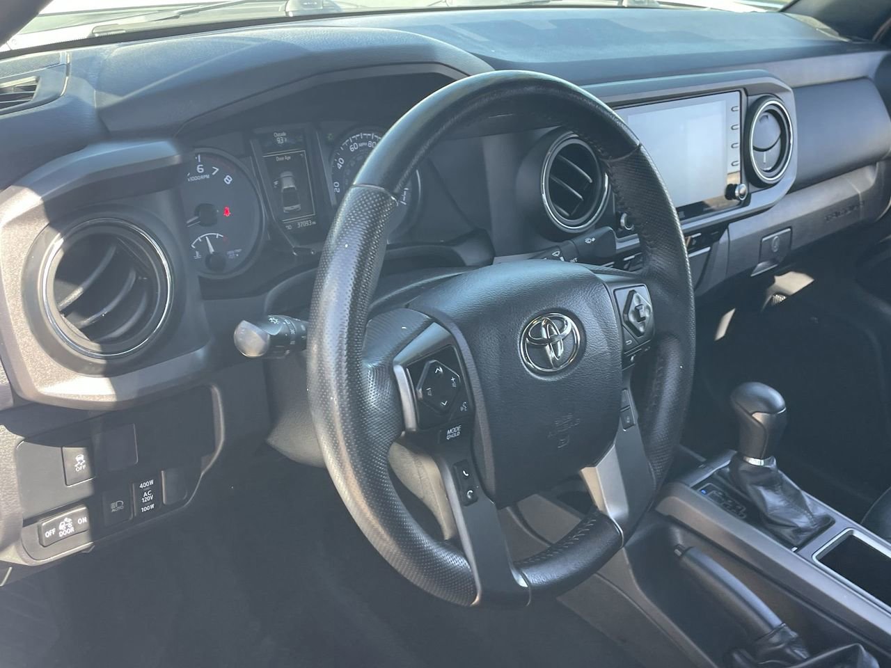 Used 2023 Toyota Tacoma TRD Off-Road w/ TRD Premium Off Road Package image 17