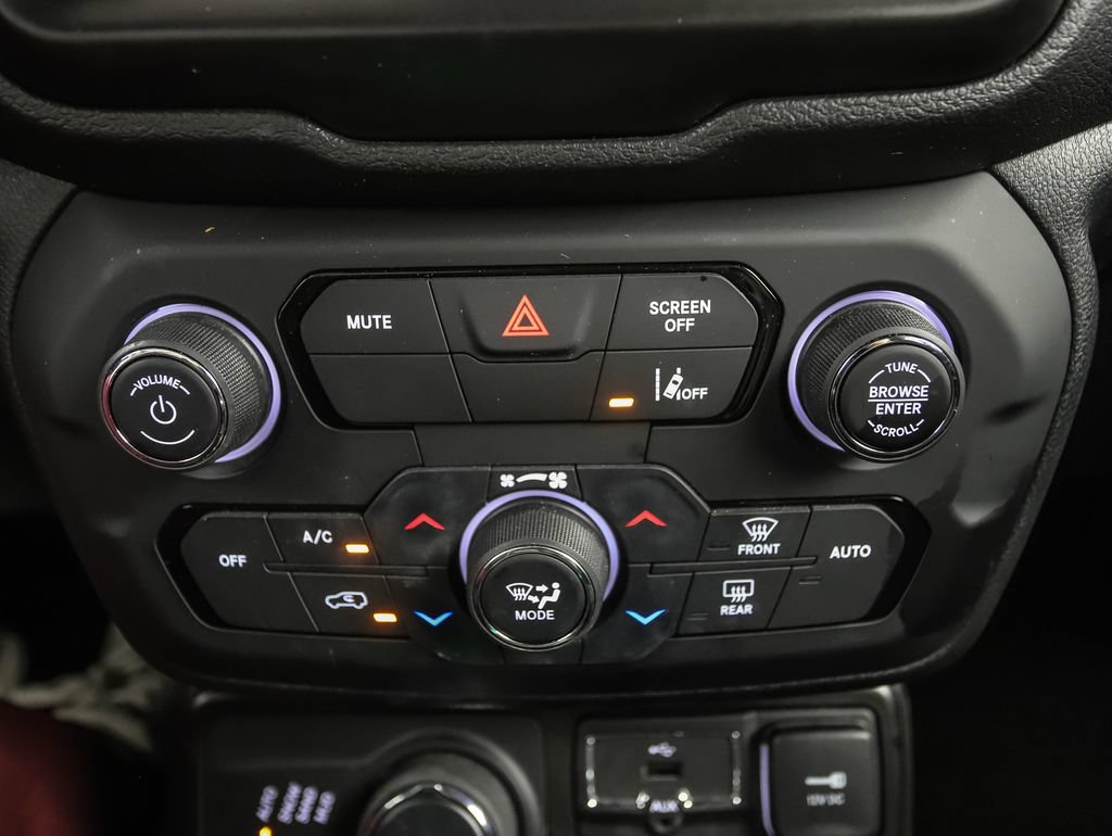 Used 2021 Jeep Renegade Latitude AWD/4WD image 19