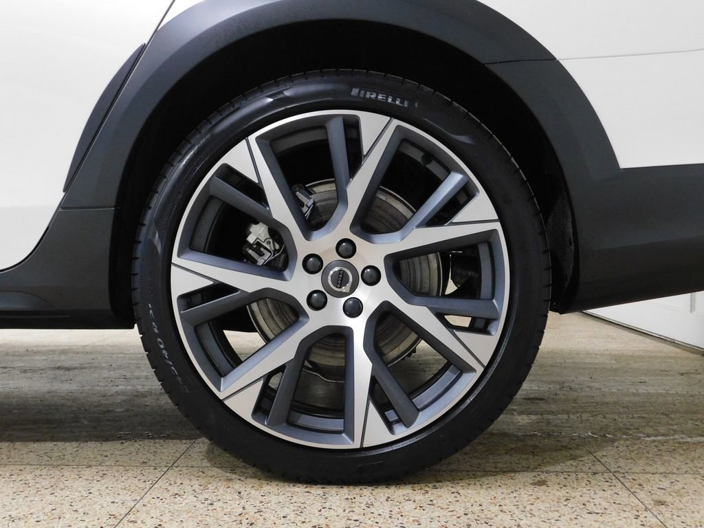 Used 2026 Volvo V90 B6 Cross Country Ultra image 98