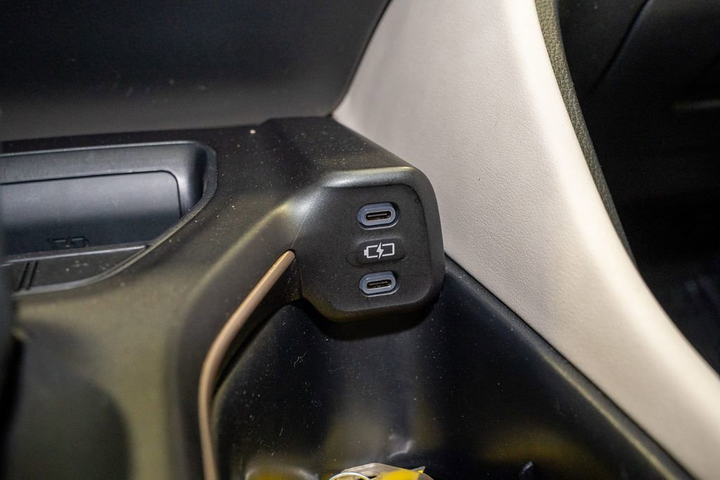 Used 2023 Toyota Crown Limited image 17