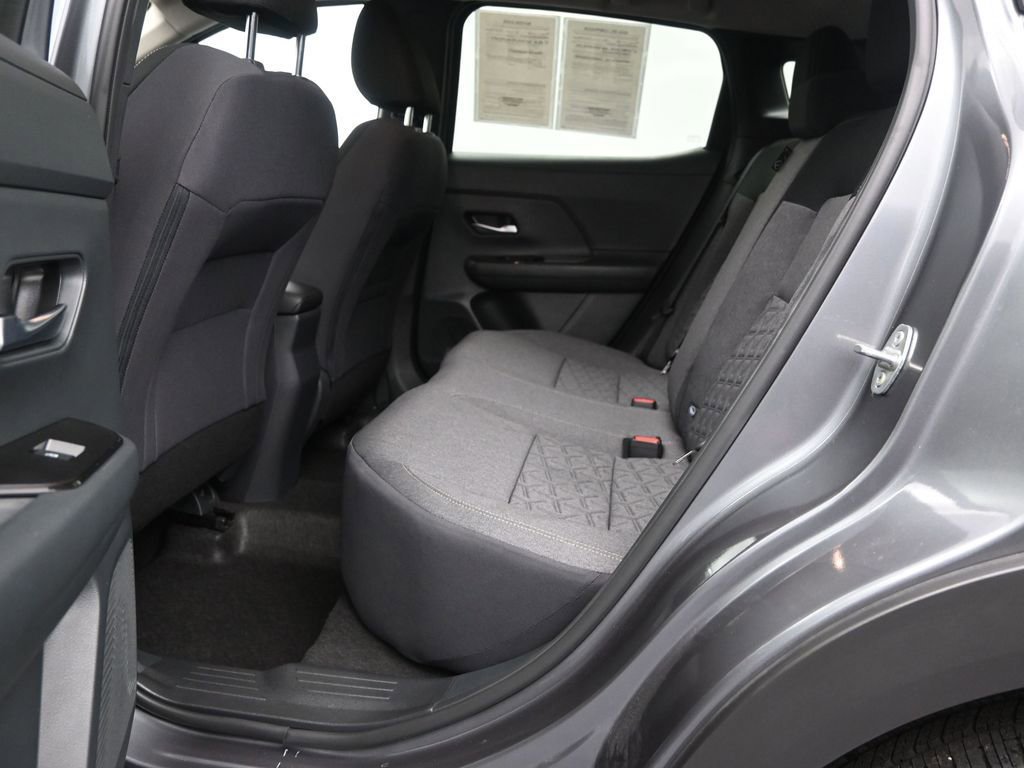 Used 2025 Nissan Kicks SV image 15