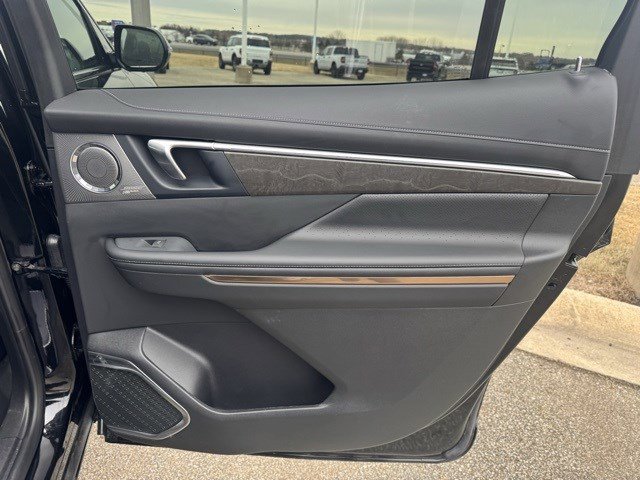 Used 2025 Buick Enclave Avenir w/ Trailering Package, 5000 lbs. image 33