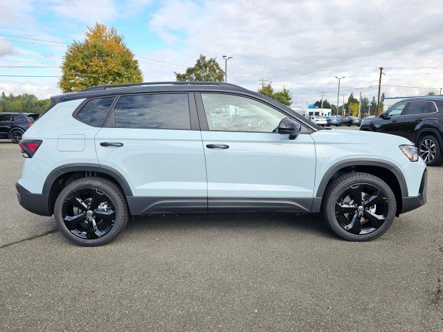 New 2027 Volkswagen Taos SE AWD/4WD image 2