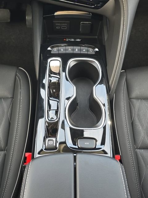 Used 2023 Buick Envision Avenir AWD/4WD image 42