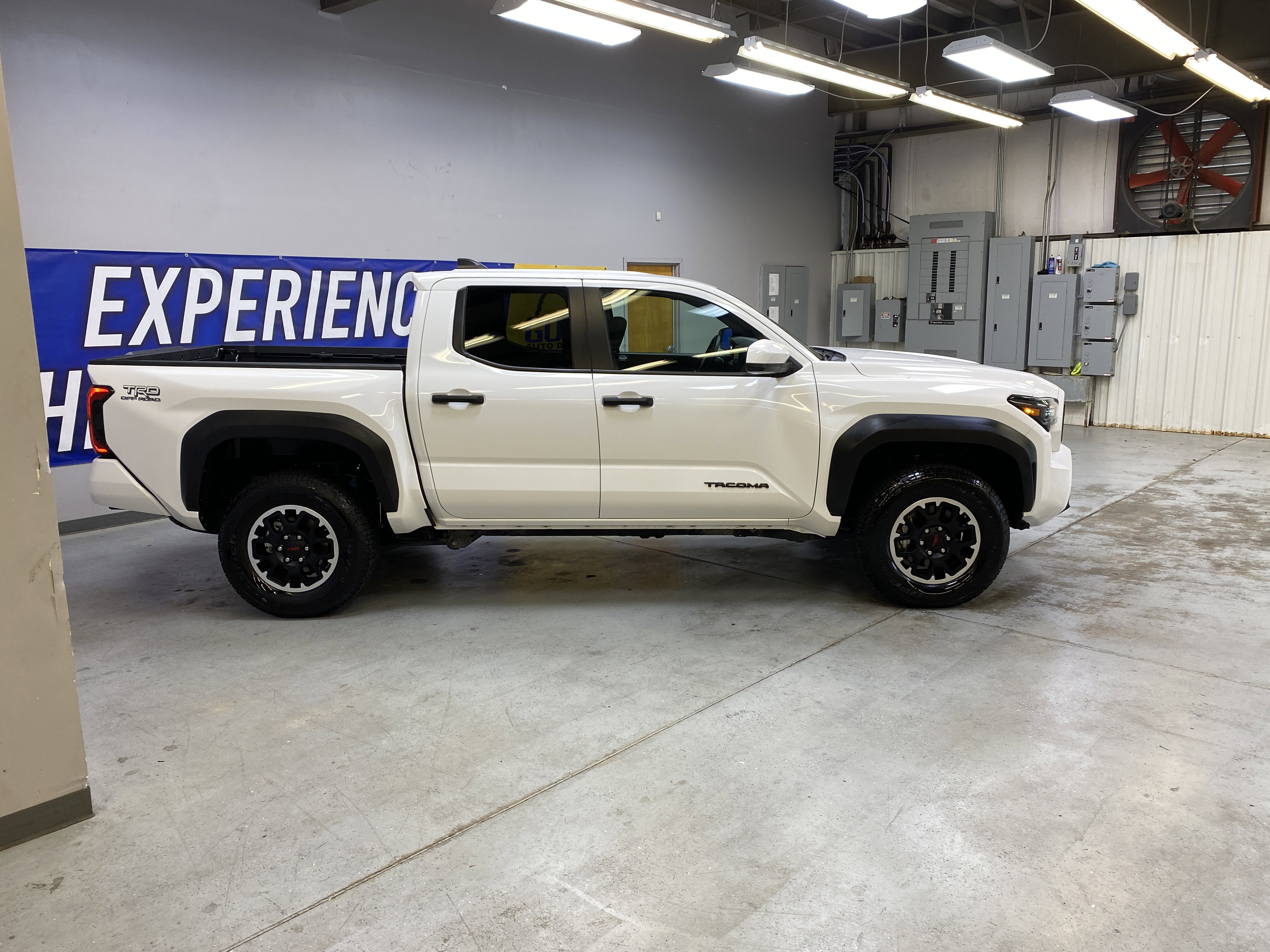 Used 2025 Toyota Tacoma TRD Off-Road image 8