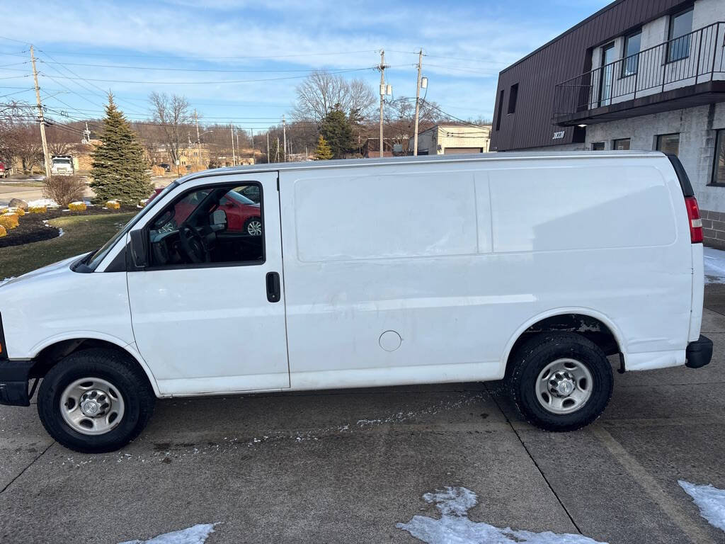 Used 2016 Chevrolet Express 2500 RWD image 4