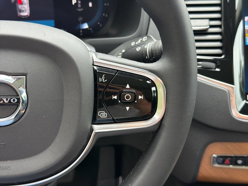 Used 2023 Volvo XC90 B6 Plus AWD/4WD image 26