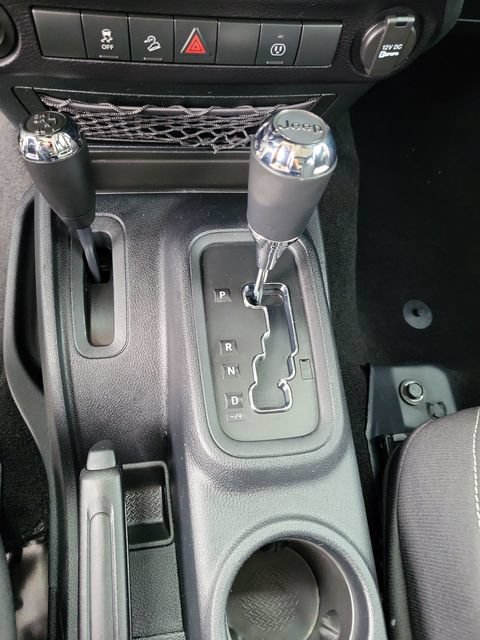Used 2016 Jeep Wrangler Unlimited Sahara w/ Connectivity Group AWD/4WD image 22