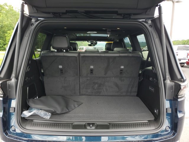 New 2026 Jeep Grand Wagoneer Limited AWD/4WD image 10
