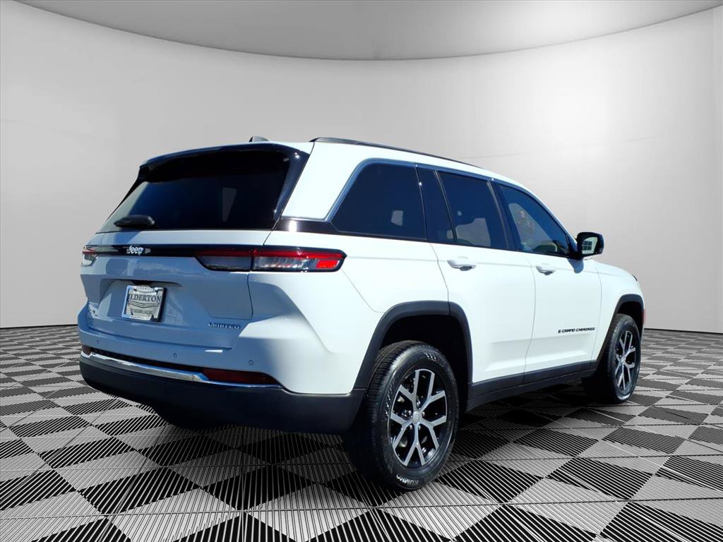Used 2023 Jeep Grand Cherokee Limited AWD/4WD image 29