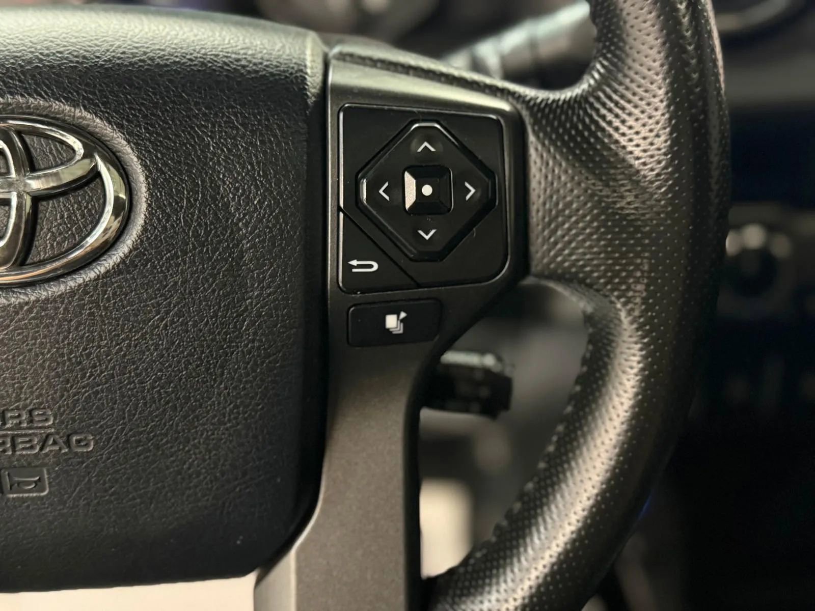 Used 2016 Toyota Tacoma TRD Off-Road AWD/4WD image 12