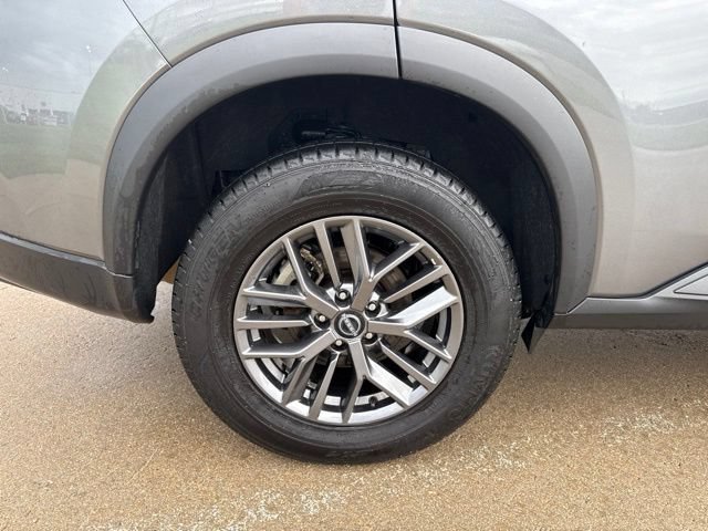Used 2024 Nissan Rogue S AWD/4WD image 11
