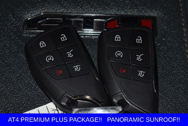Used 2025 GMC Yukon AT4 w/ AT4 Premium Plus Package AWD/4WD image 32