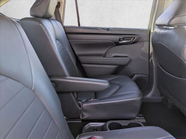 Used 2020 Toyota Highlander XLE image 22