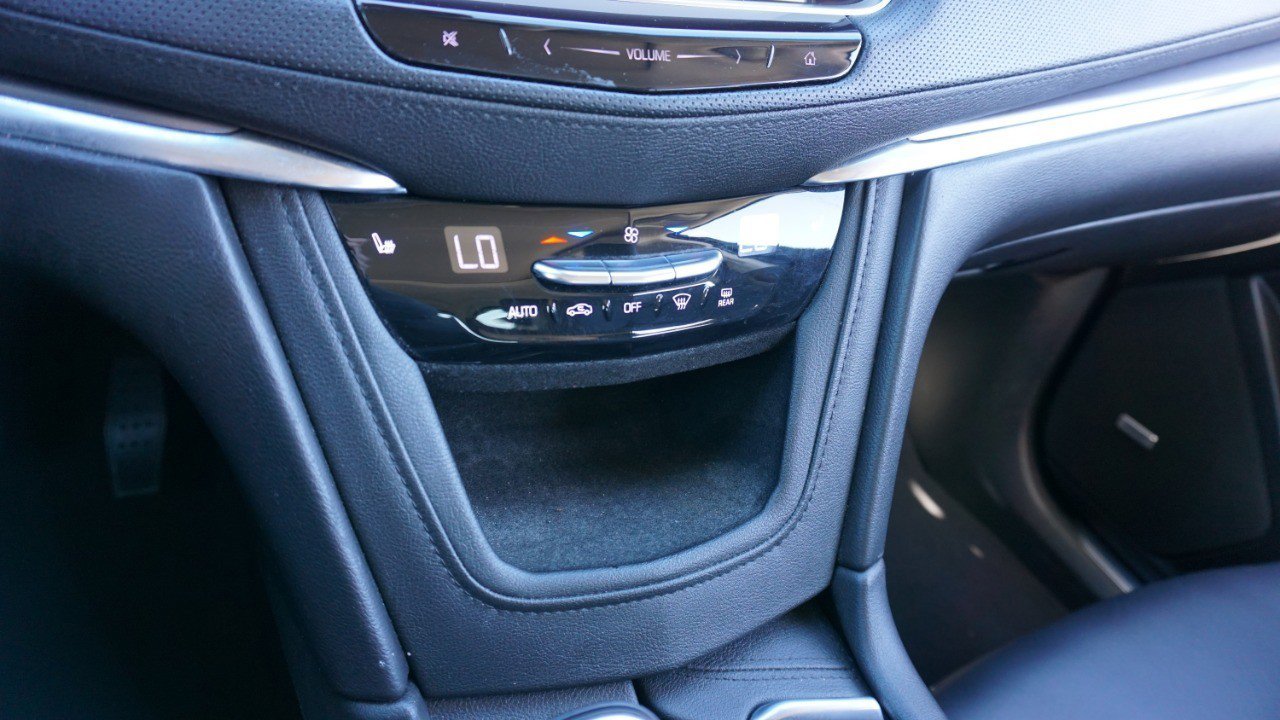 Used 2018 Cadillac XT5 Luxury w/ Driver Awareness Package image 18