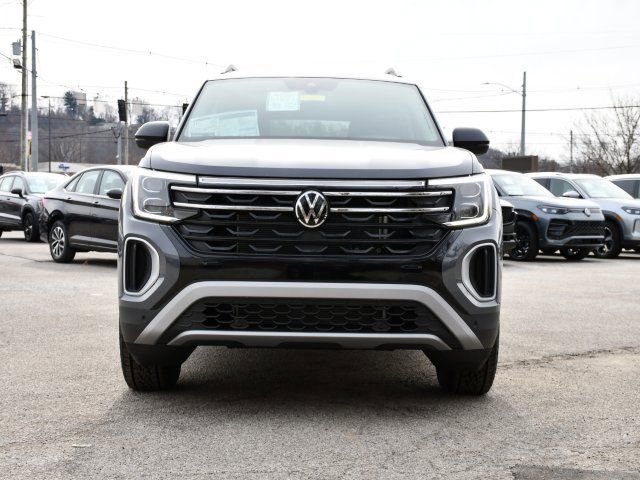 New 2026 Volkswagen Atlas Peak Edition image 2