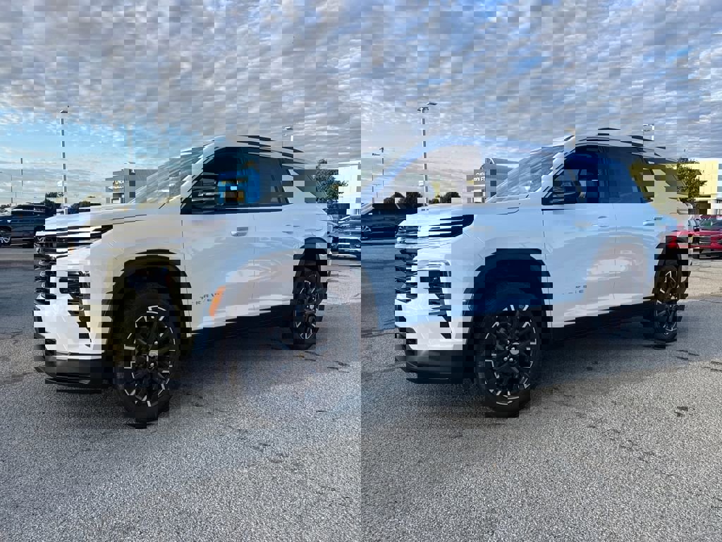 New 2026 Chevrolet Traverse LT w/ Sun and Wheel Package