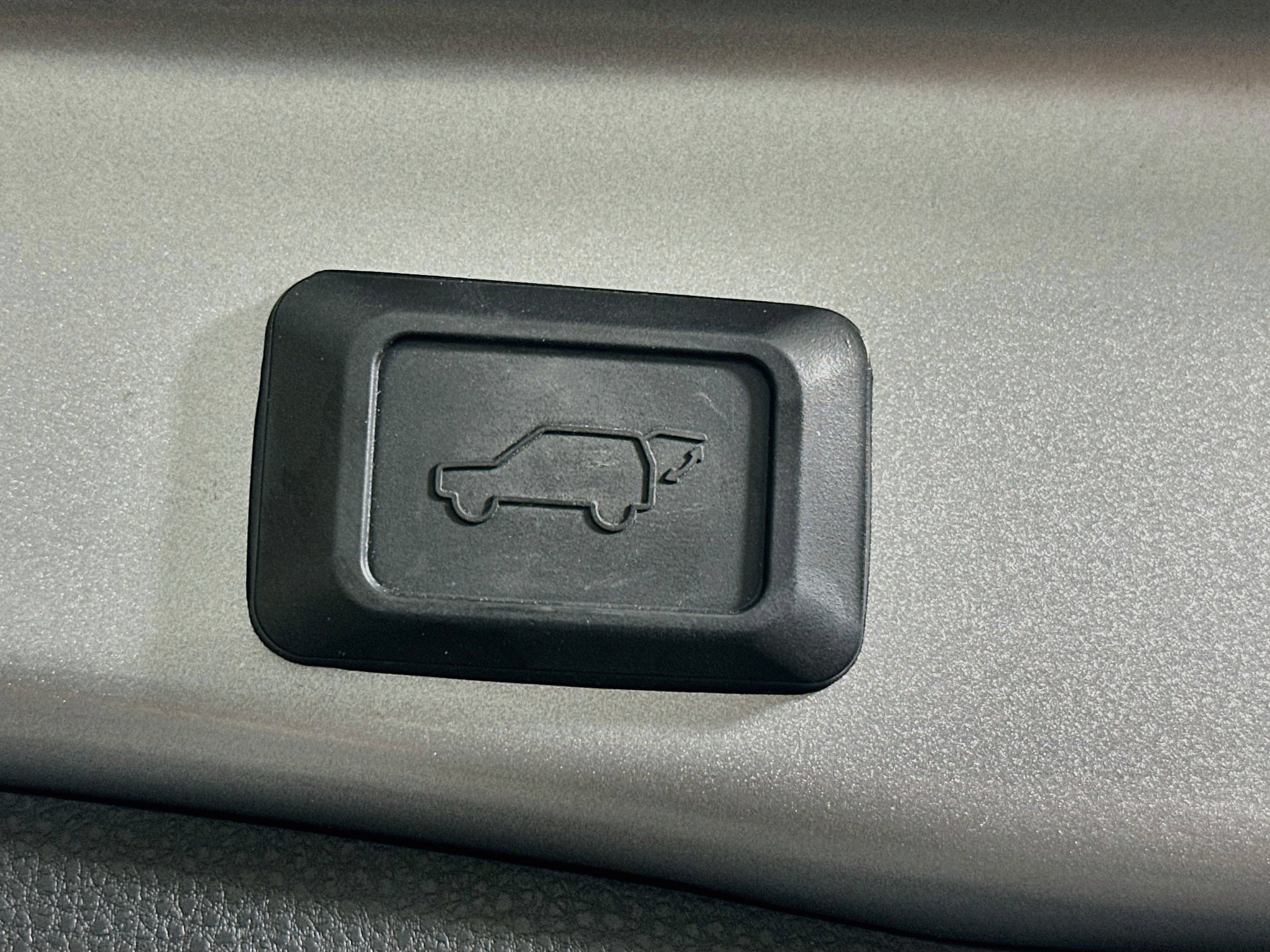 Used 2019 Toyota RAV4 Limited w/ Cold Weather Package FWD image 32
