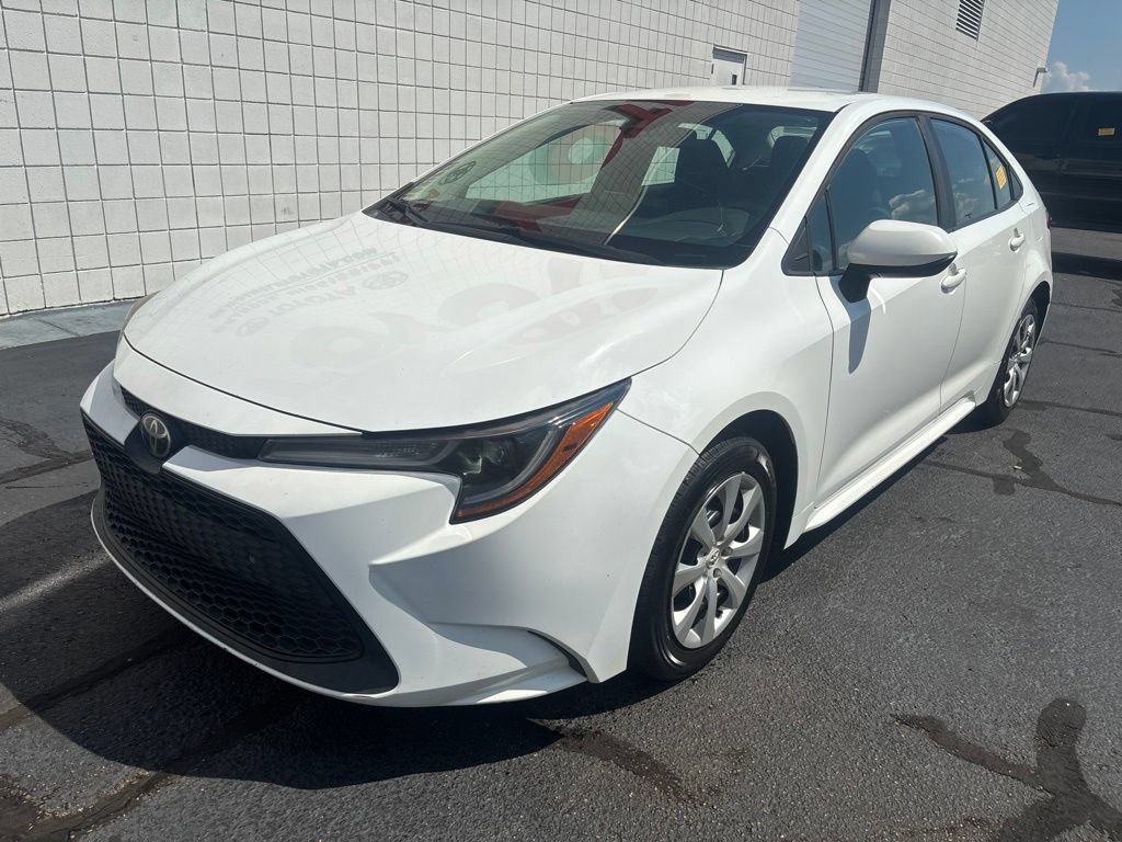 Used 2022 Toyota Corolla LE FWD image 1