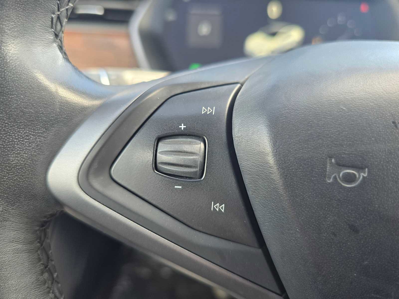 Used 2019 Tesla Model S Standard Range image 33