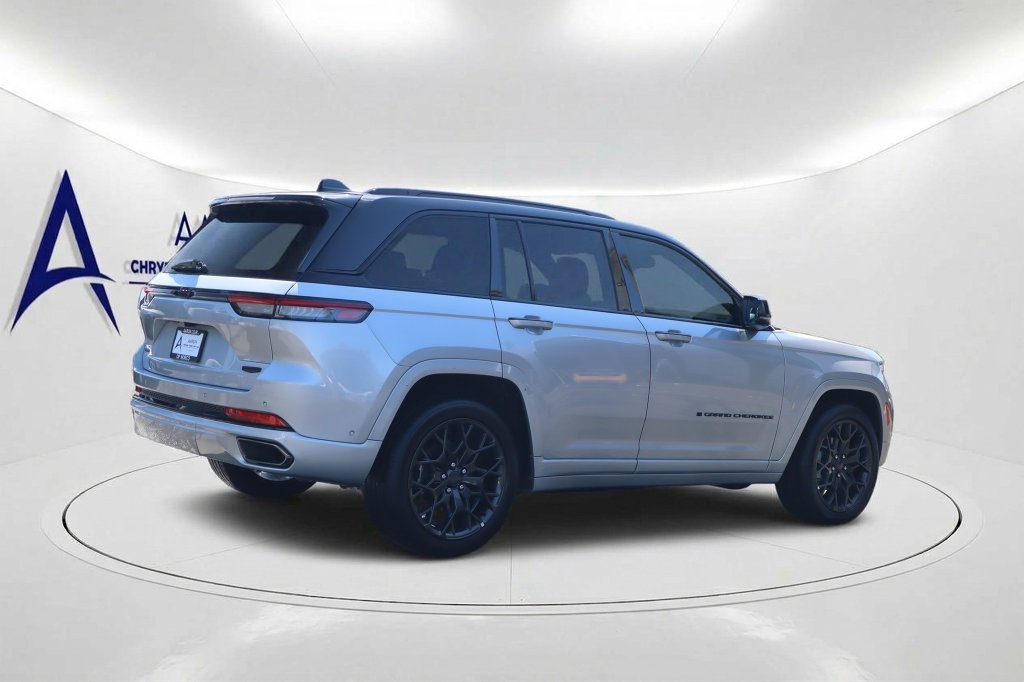 Used 2025 Jeep Grand Cherokee Summit w/ Obsidian Package AWD/4WD image 4