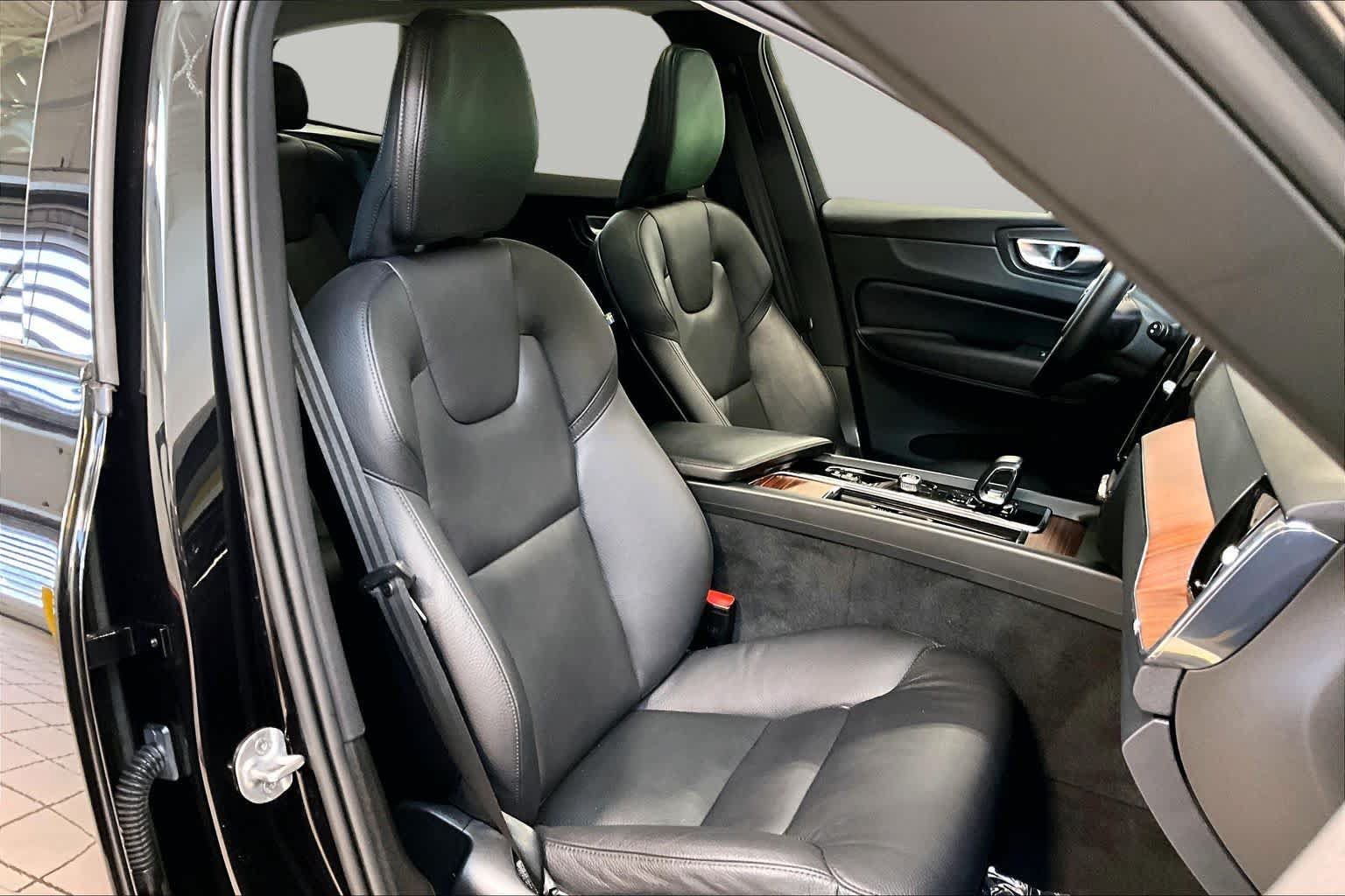 Certified 2024 Volvo XC60 B5 Plus w/ Protection Package Premier AWD/4WD image 8