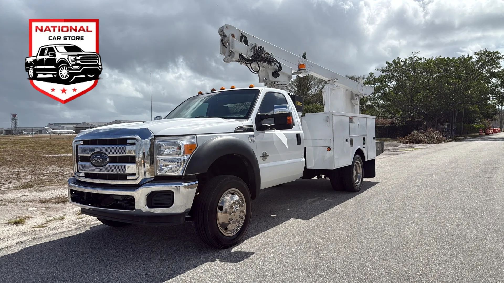 Used 2015 Ford F550 2WD Regular Cab Super Duty image 1