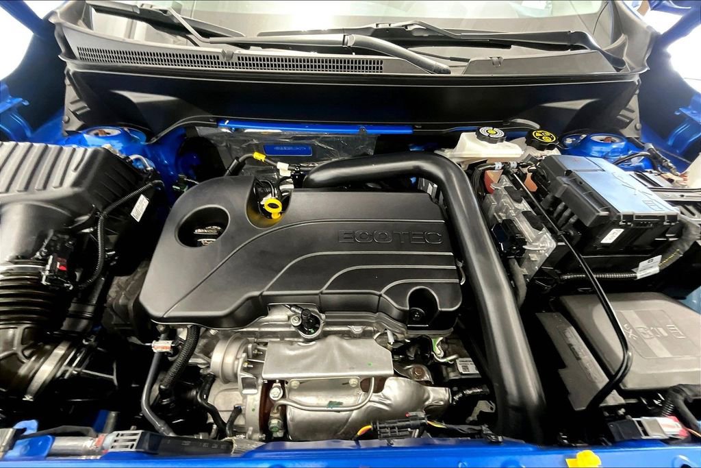 Used 2024 GMC Terrain SLE w/ Driver Convenience Package image 9