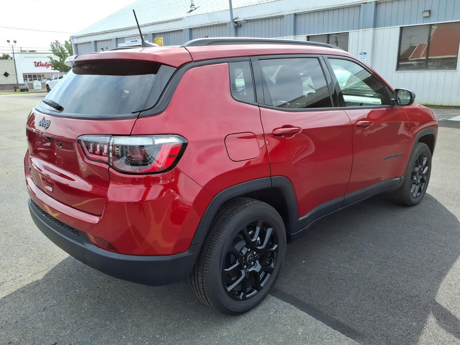 Used 2026 Jeep Compass Latitude AWD/4WD image 5