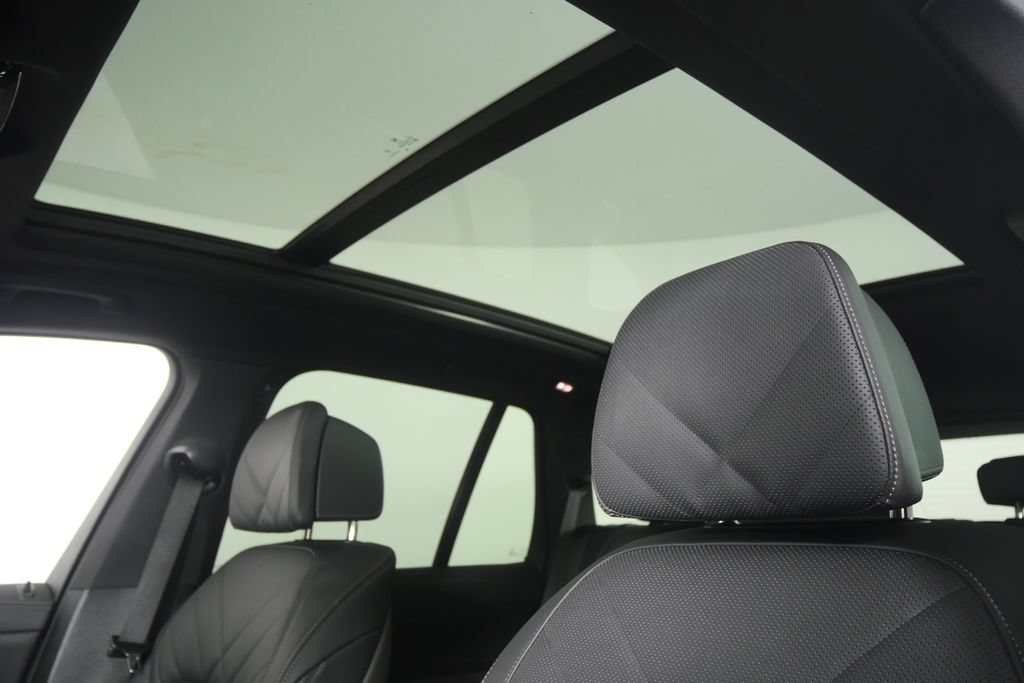 Certified 2026 BMW X5 sDrive40i w/ Climate Comfort Package RWD image 11