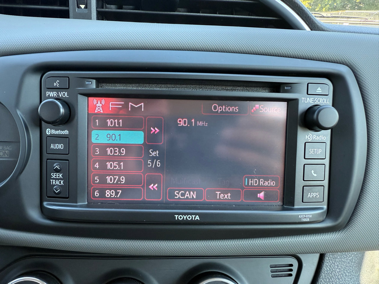 Used 2017 Toyota Yaris SE image 29