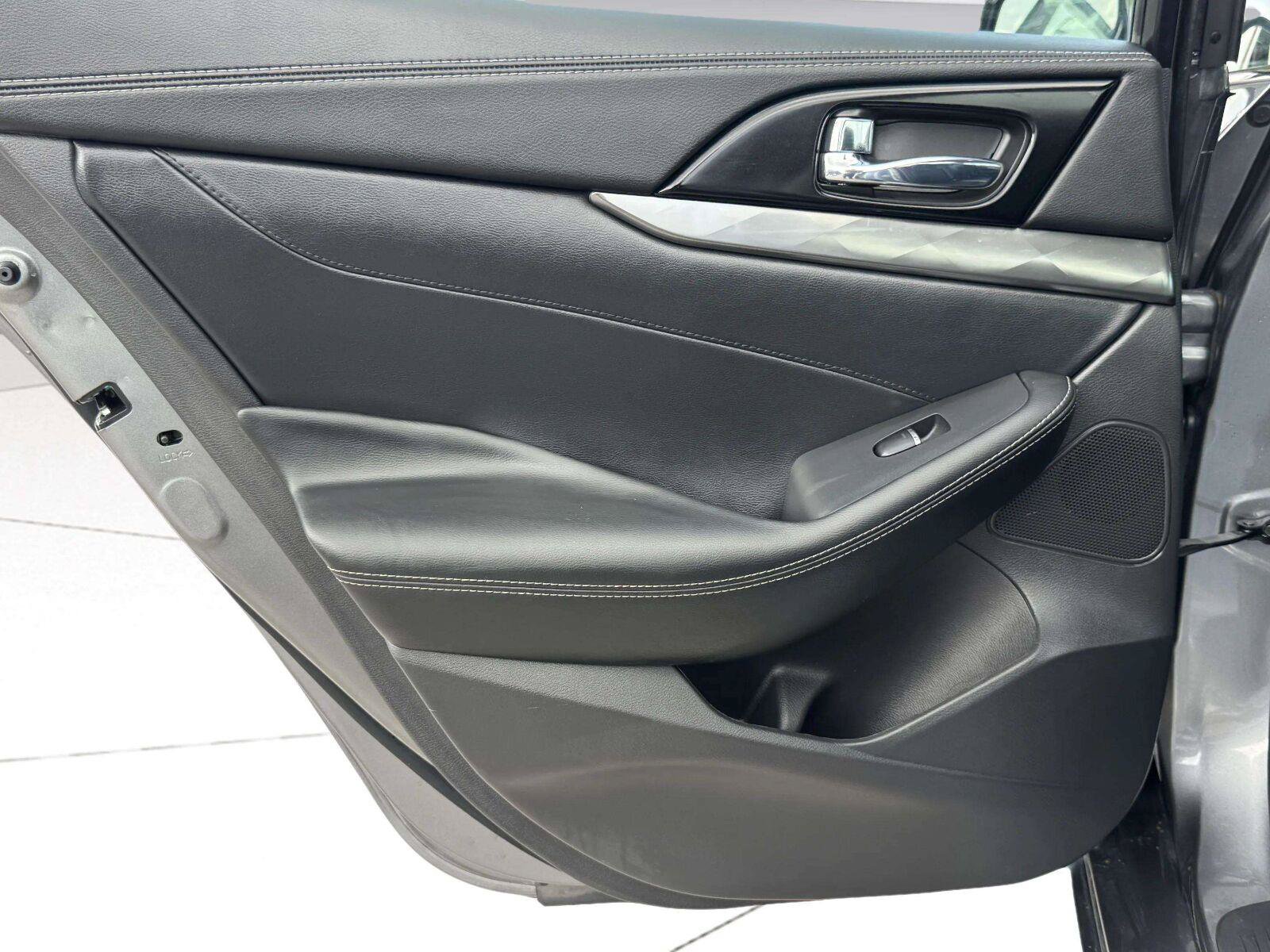 Used 2020 Nissan Maxima 3.5 SL w/ Floor Mat Group FWD image 37