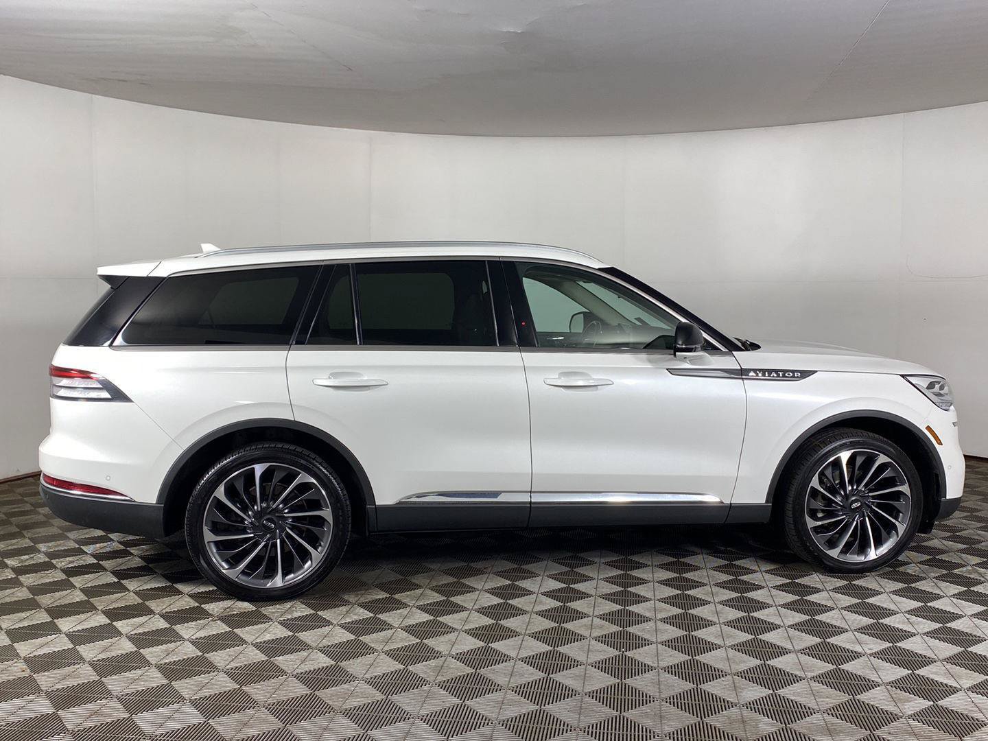 Used 2020 Lincoln Aviator Reserve w/ Equipment Group 202A AWD/4WD image 7