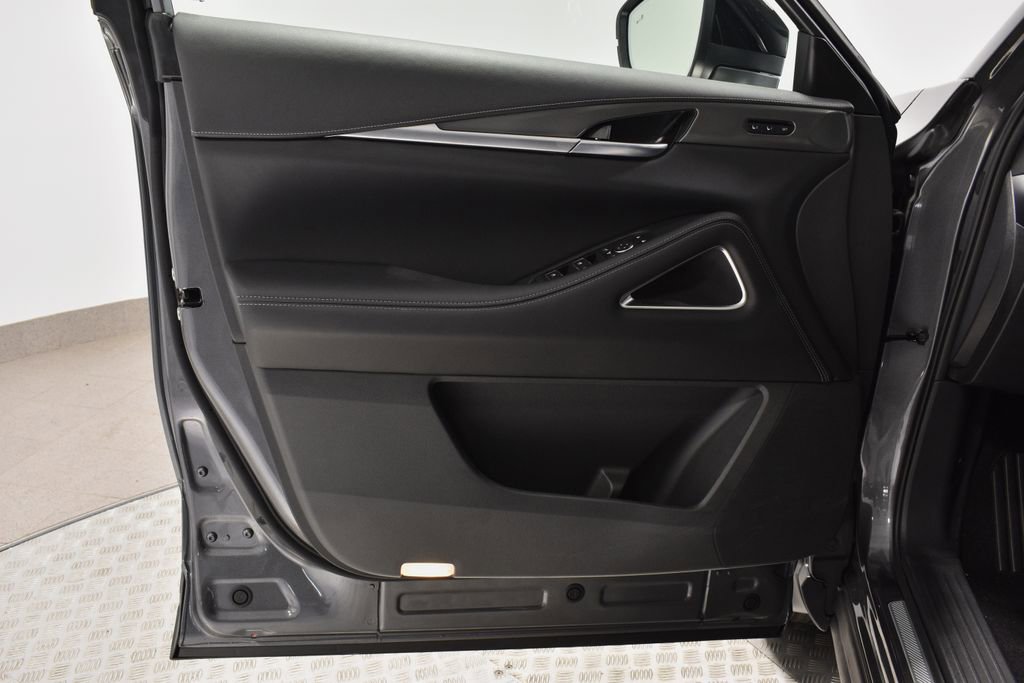 New 2026 INFINITI QX60 Luxe w/ Family Package image 9