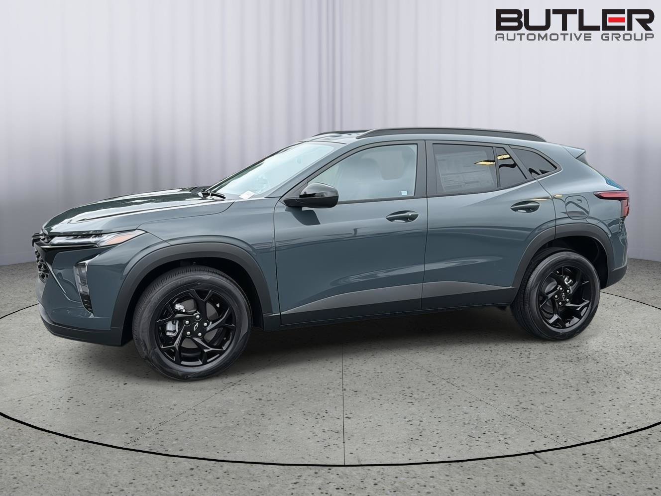 New 2026 Chevrolet Trax LT w/ Midnight Edition FWD image 3