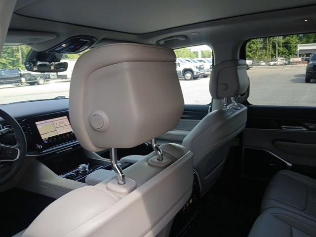 Used 2023 Jeep Wagoneer 4WD w/ Premium Group I image 24