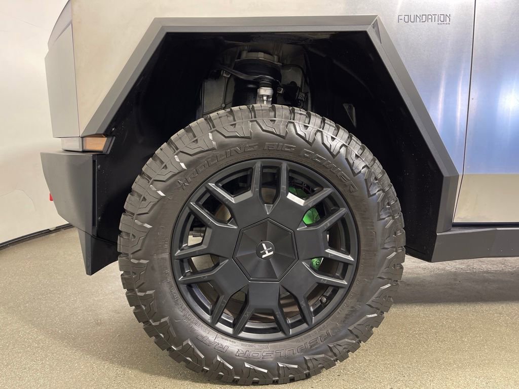 Used 2024 Tesla Cybertruck AWD Crew Cab image 11
