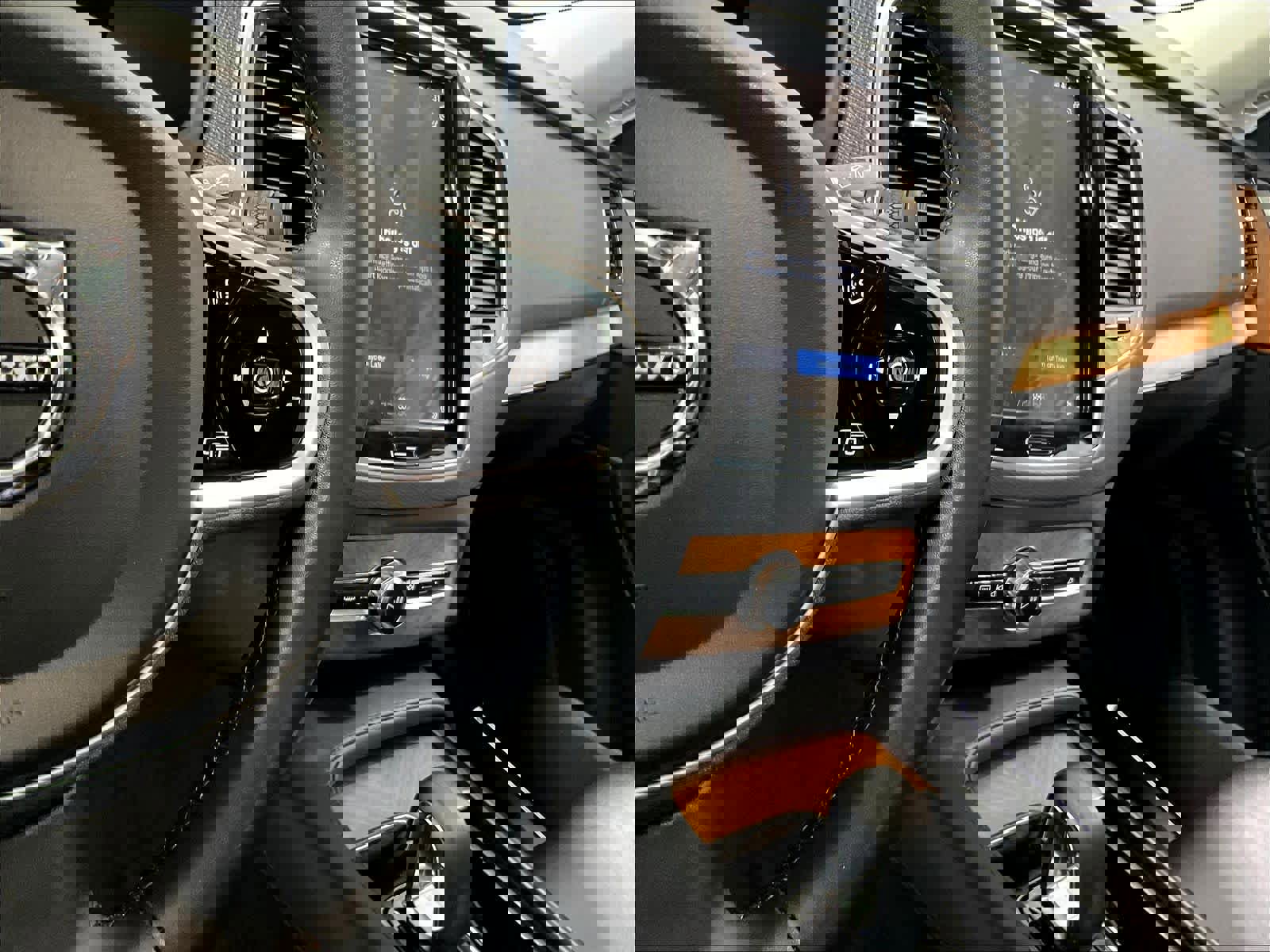 Used 2023 Volvo XC90 B6 Plus w/ Protection Package image 25