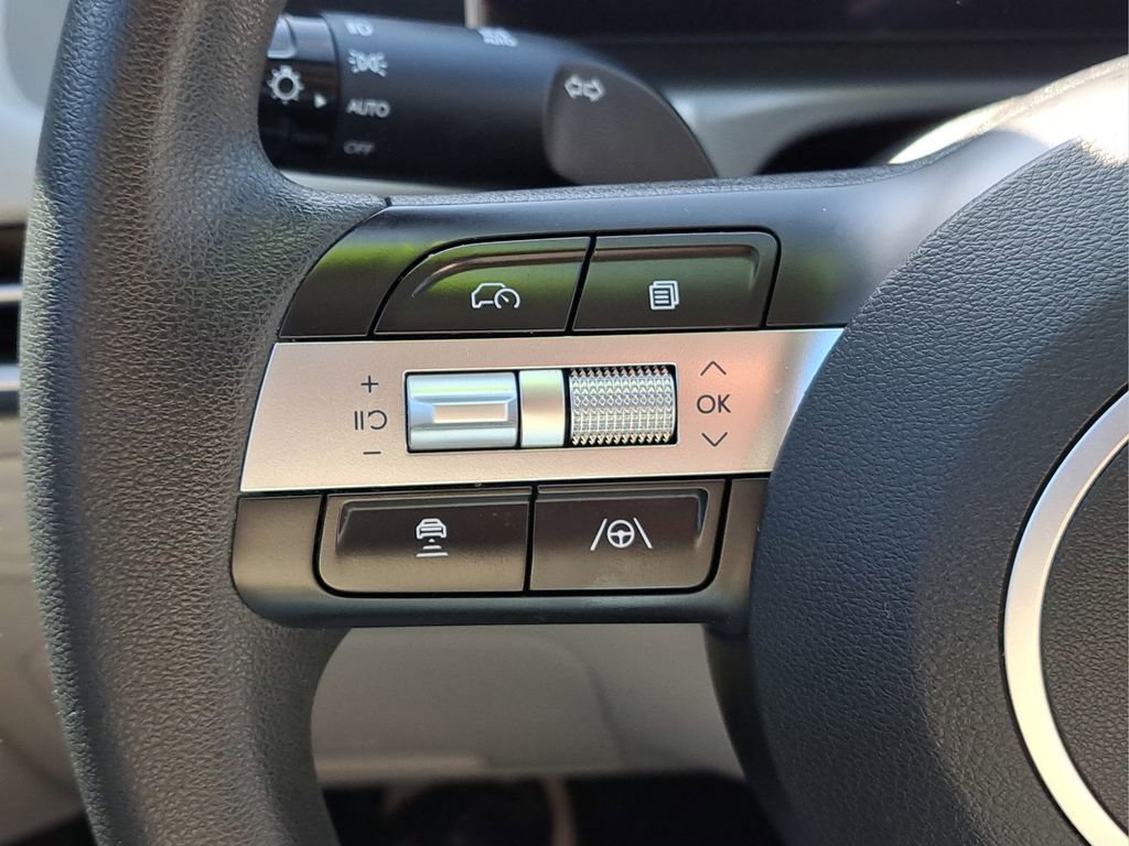 Used 2025 Hyundai Tucson SE image 22