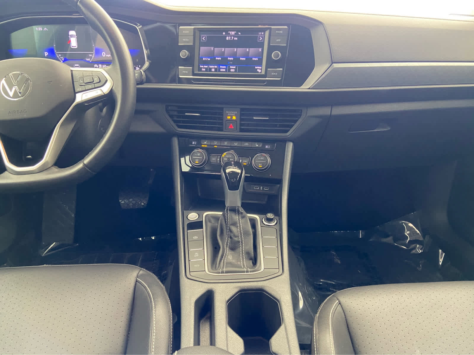 Used 2024 Volkswagen Jetta SE image 17