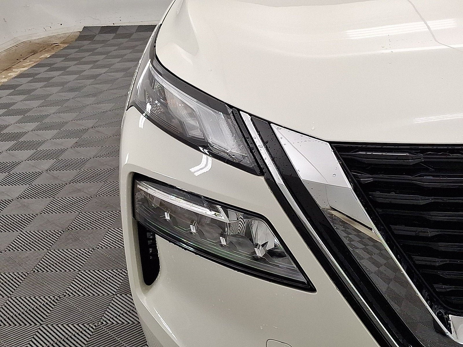 Used 2023 Nissan Rogue SV AWD/4WD image 19