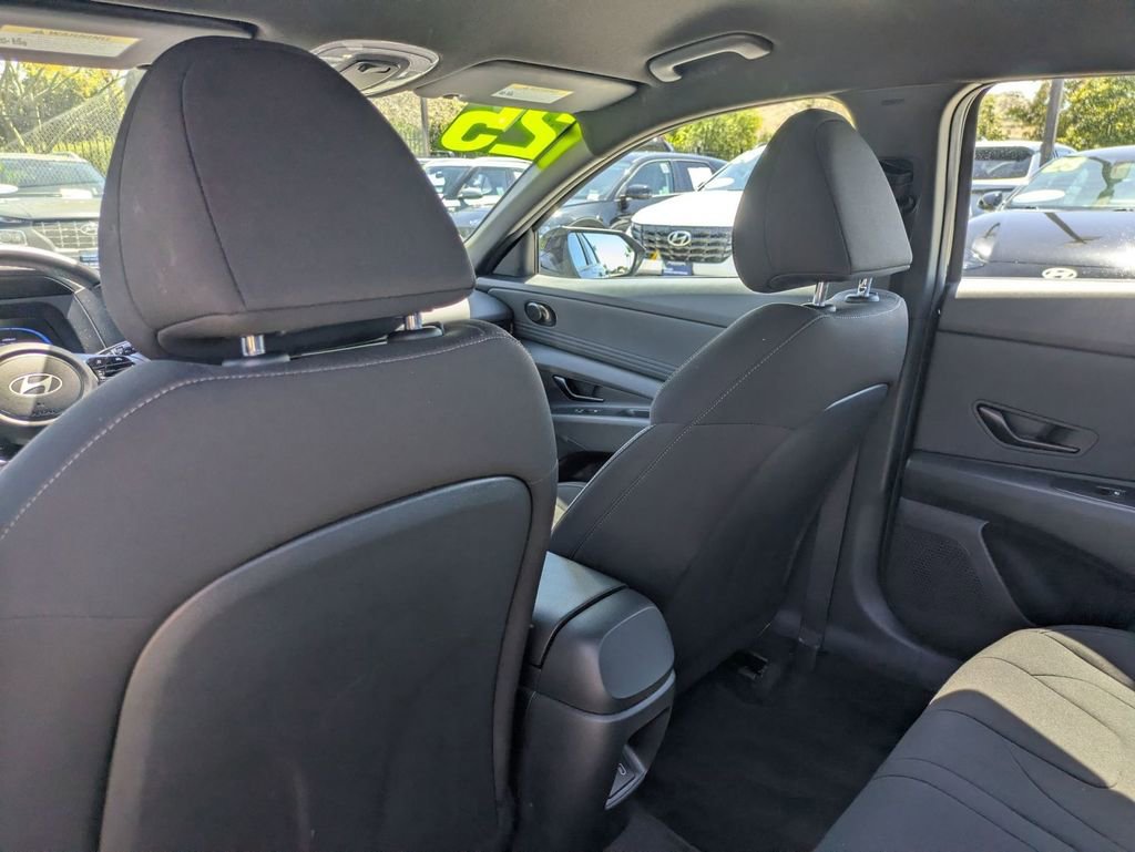 Certified 2025 Hyundai Elantra Sport image 26