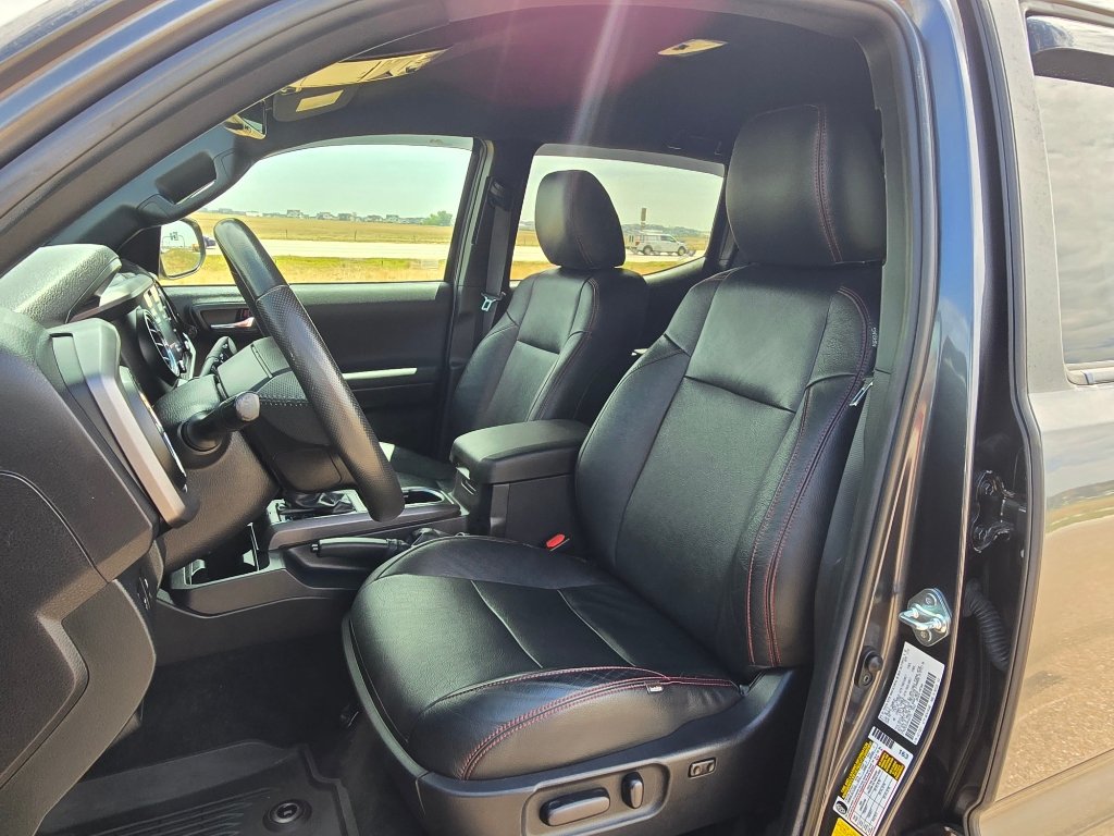Used 2022 Toyota Tacoma TRD Sport w/ Technology Package RWD image 13