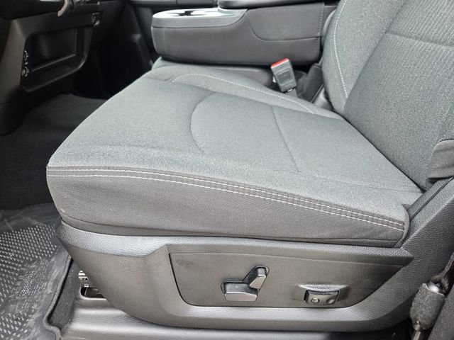 Used 2024 RAM 2500 Big Horn w/ Sport Appearance Package image 26