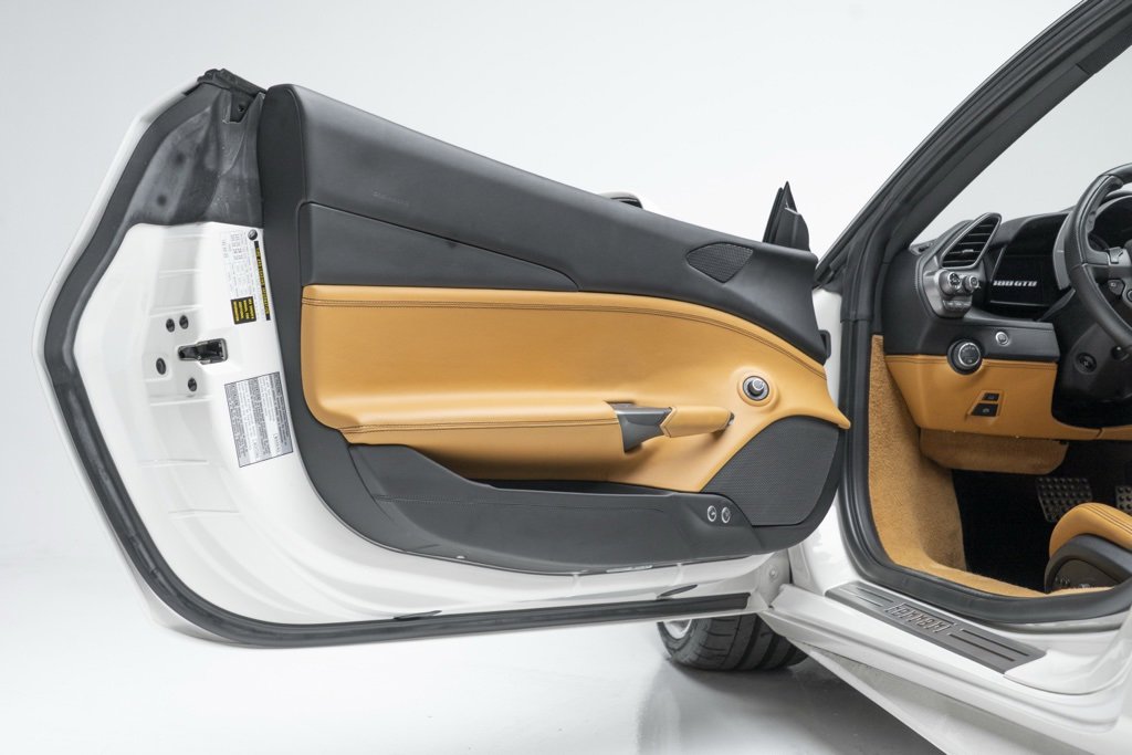 Used 2016 Ferrari 488 GTB image 16