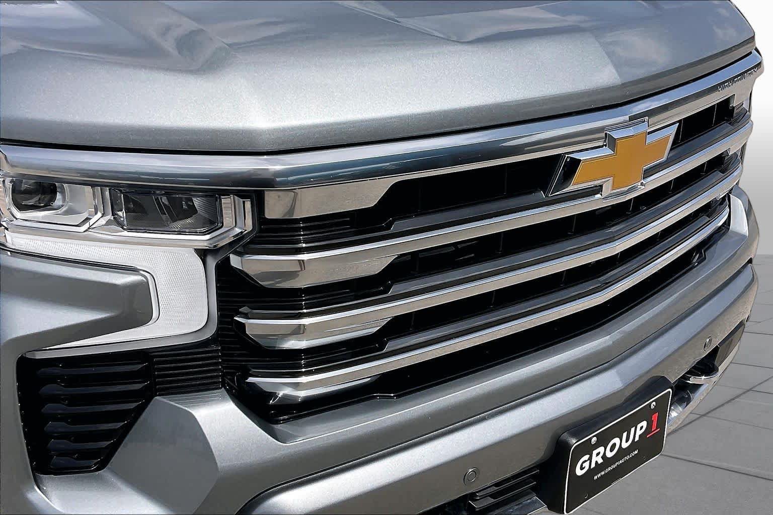 Used 2025 Chevrolet Silverado 1500 High Country w/ High Country Premium Package AWD/4WD image 32