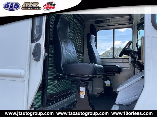 Used 2017 Ford E-350 and Econoline 350 Super Duty w/ A/C Prep Package RWD image 10