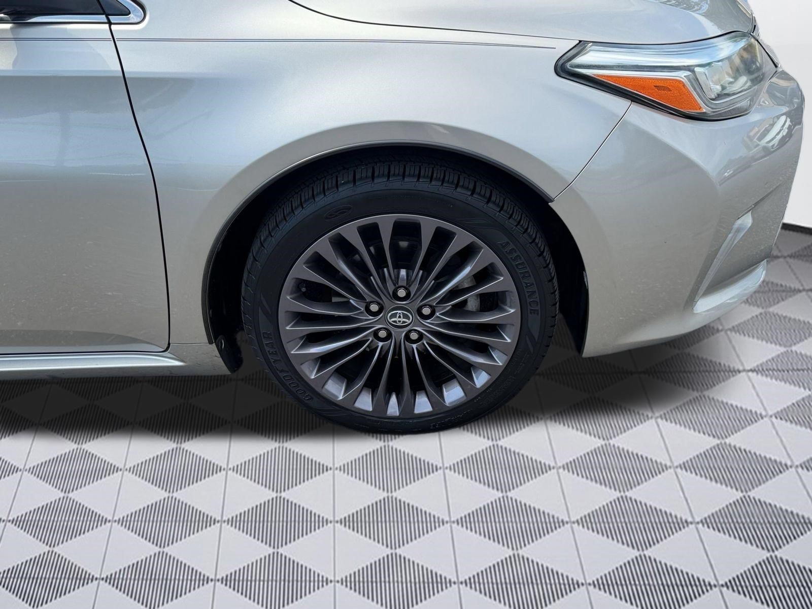 Used 2016 Toyota Avalon Touring FWD image 12